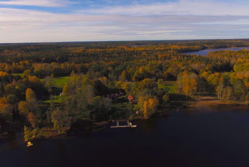 Die Häuser auf Kianäs im Herbst