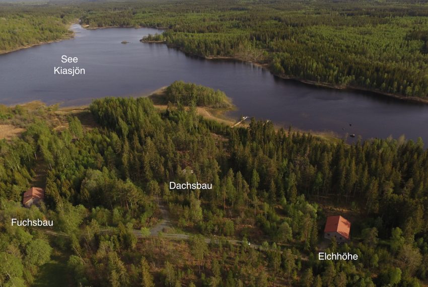 Ausläufer des Sees Kiasjön mit den neugebauten Blockhäusern