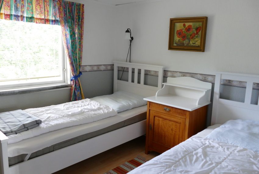 2. Schlafzimmer mit zwei Einzelbetten