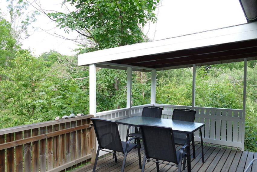 Terrasse, zum Teil überdacht