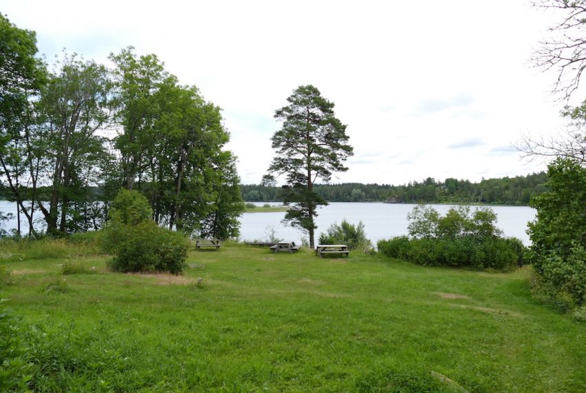 Großer Platz direkt am See Kiasjön