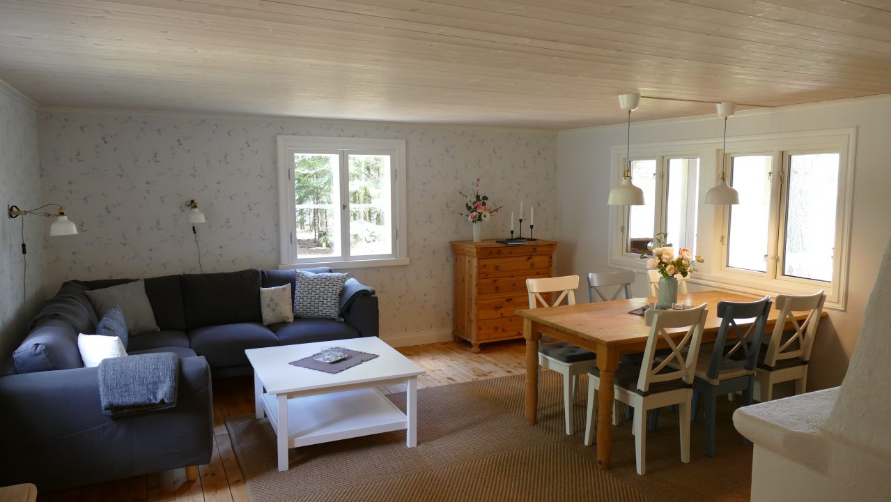 Wohnzimmer im Haus Nilsson mit Seeblick