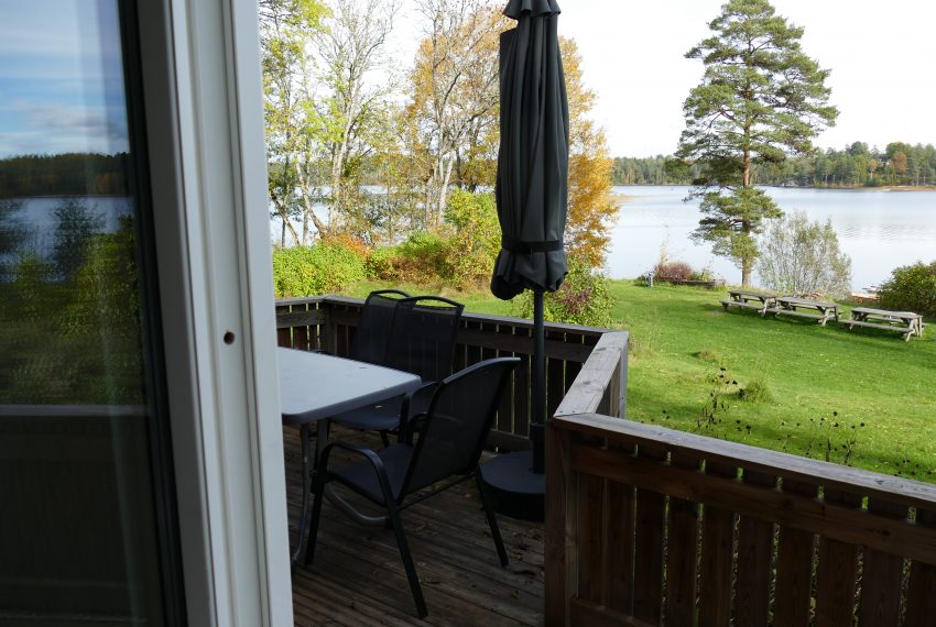 Ausgang vom Wohnzimmer auf die Seeterrasse